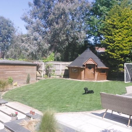 Beach House, With Bbq Lodge And Hot Tub! Борнмут Экстерьер фото