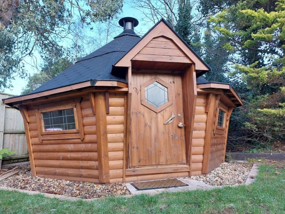 Beach House, With Bbq Lodge And Hot Tub! Борнмут Экстерьер фото